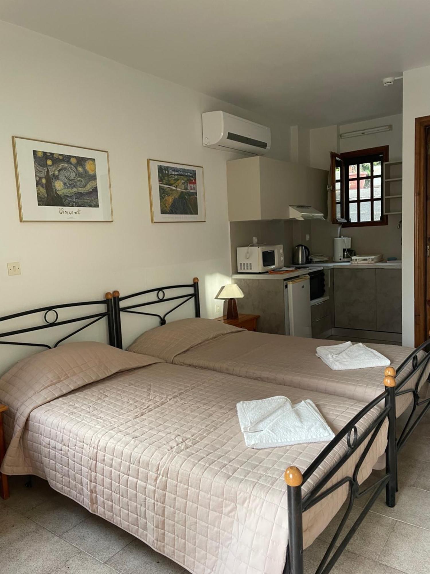 Vasilikos Apartments Paralia Agias Foteinis Bagian luar foto